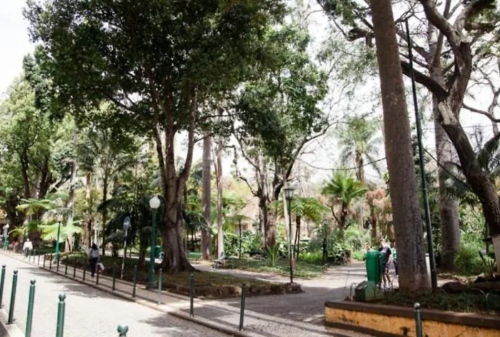 Central Funchal Apartment - Garden - Free Parking & Ac